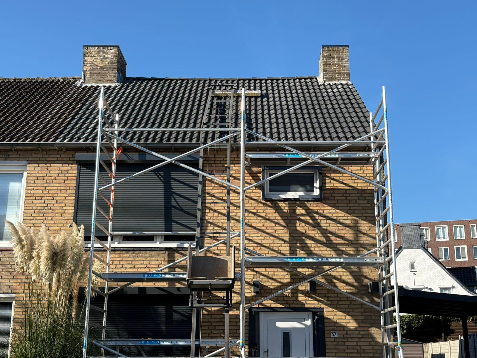Pannen dak met steiger